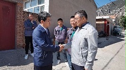 今年过节不休假，涿鹿县领导深入农村煤改电现场调研